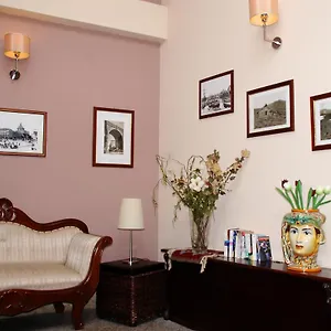 https://la-collegiata-catania.taorminaitalyhotels.com